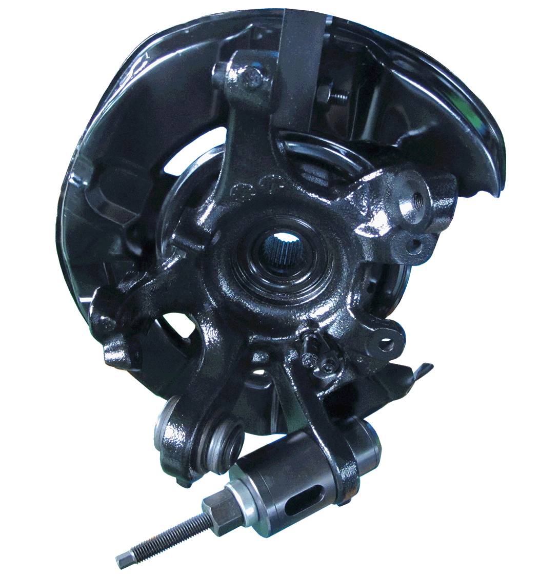 Błyszcząca, czarna część samochodu, prawdopodobnie obudowa łożyska koła, z jedną śrubą mocującą, sfotografowana z widoku czołowego.