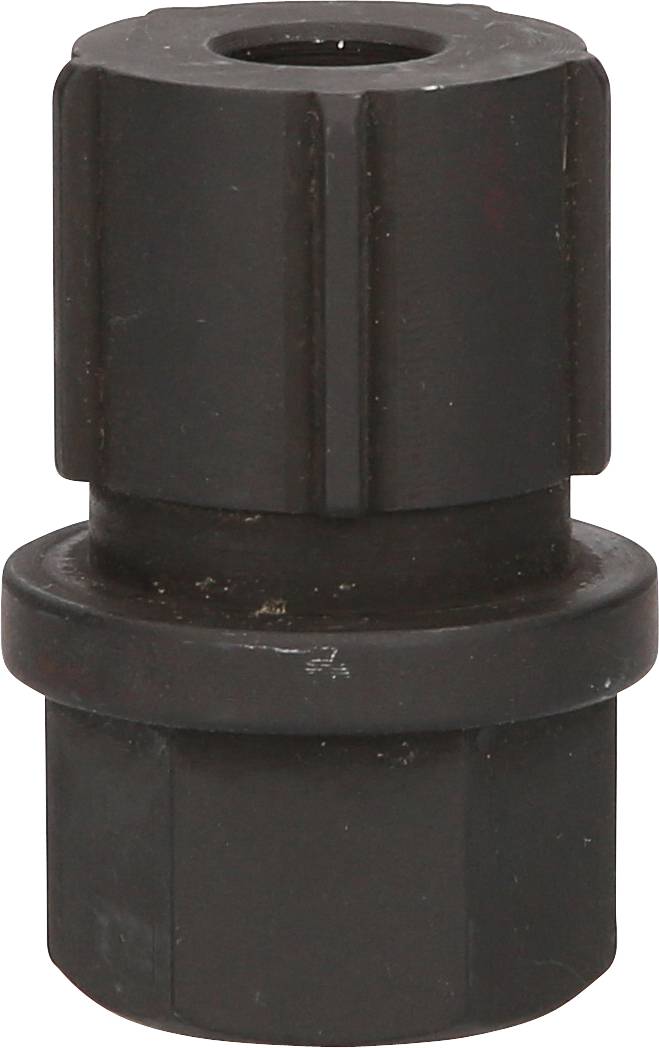 Czarny, cylindryczny adapter metalowy z prążkowanymi bokami.
