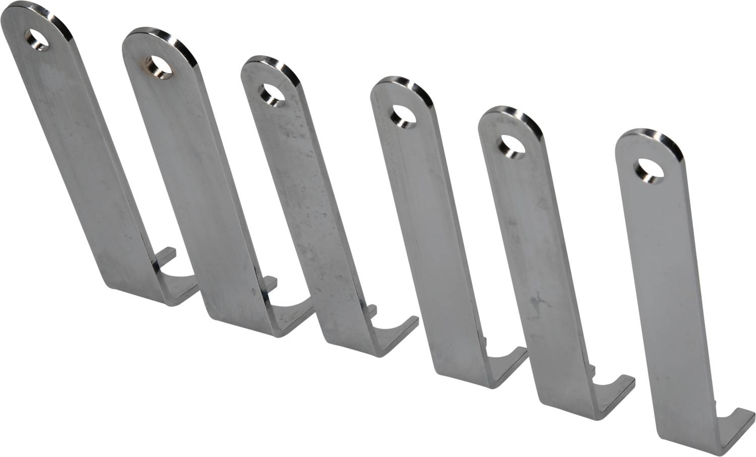 Sześć srebrnych metalowych haczyków ułożonych w rzędzie, wszystkie posiadające otwór u góry i haczyk na dole.