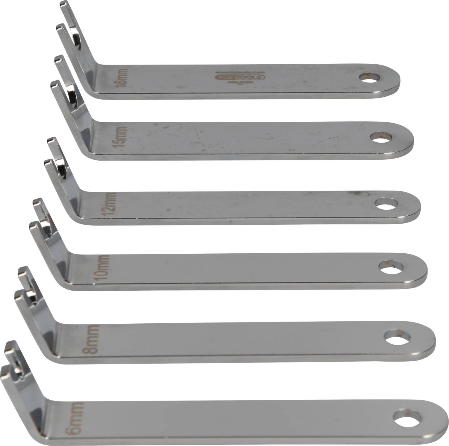 Sześć metalowych kluczy imbusowych o różnych rozmiarach leży równolegle obok siebie.