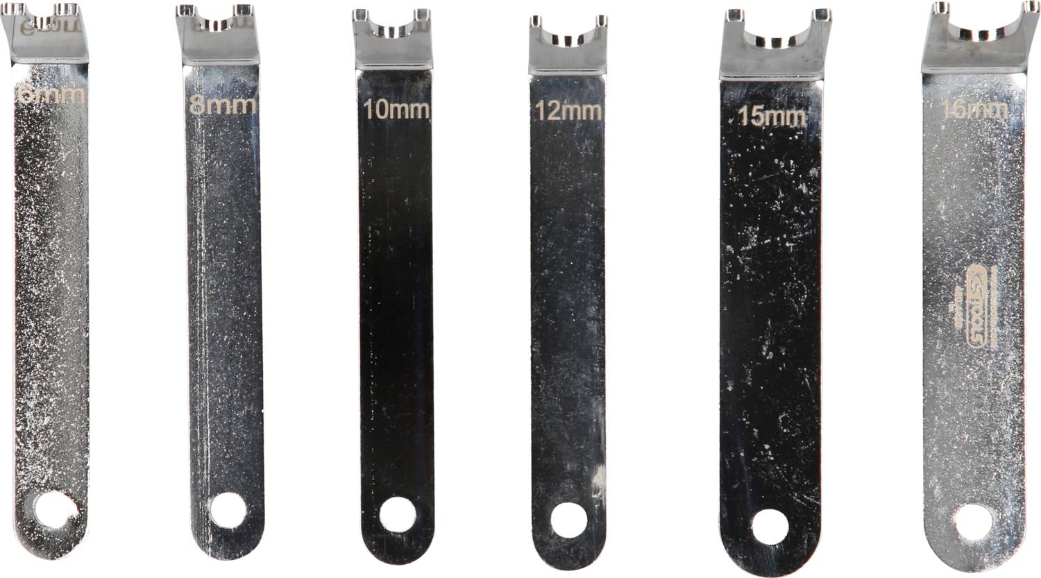 Sześć srebrnych rozpinaczy do szprych w różnych rozmiarach: 6 mm, 8 mm, 10 mm, 12 mm, 15 mm i 16 mm.