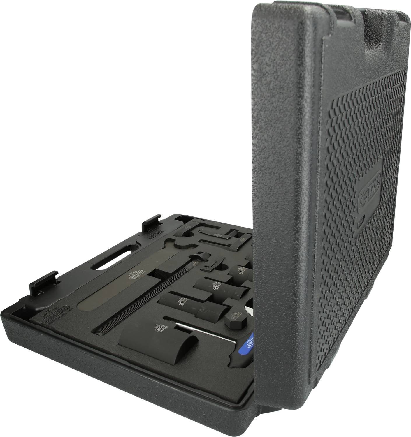 Czarny walizka narzędziowa otwarta, prezentuje różne uporządkowane narzędzia i akcesoria. Zawiera wkrętaki i przyrządy pomiarowe.