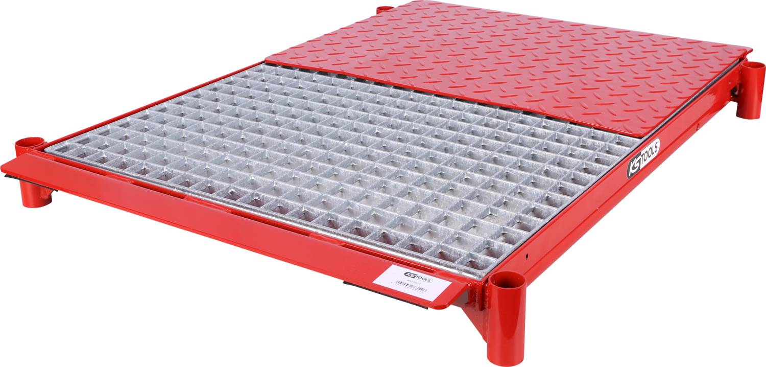 Czerwona stalowa wanna ociekowa z kratą, odpowiednia do magazynowania beczek lub kanistrów w środowiskach przemysłowych.