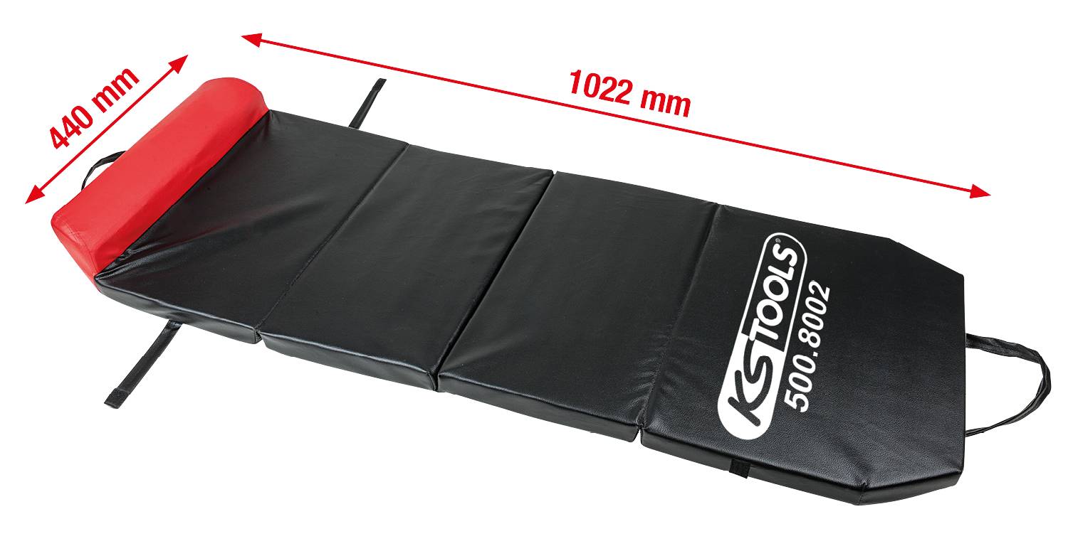 Czarna mata składana z czerwonym zagłówkiem, uchwytami bocznymi o wymiarach 1022 mm x 440 mm. Nadrukowane logo 'KS Tools 500.8002'.