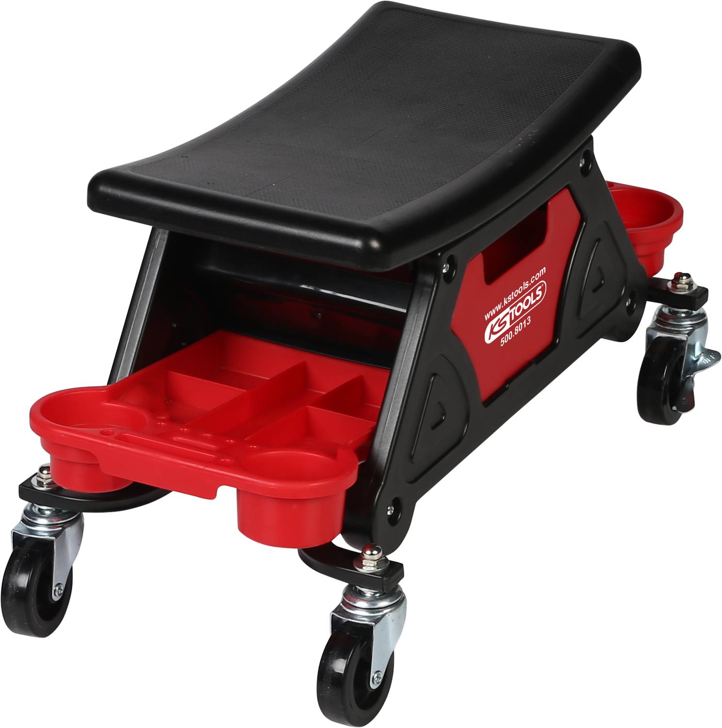 Taboret warsztatowy na kółkach, z czarnym siedziskiem wyściełanym i czerwonymi schowkami na narzędzia. Przeznaczony do użytku w warsztacie samochodowym.
