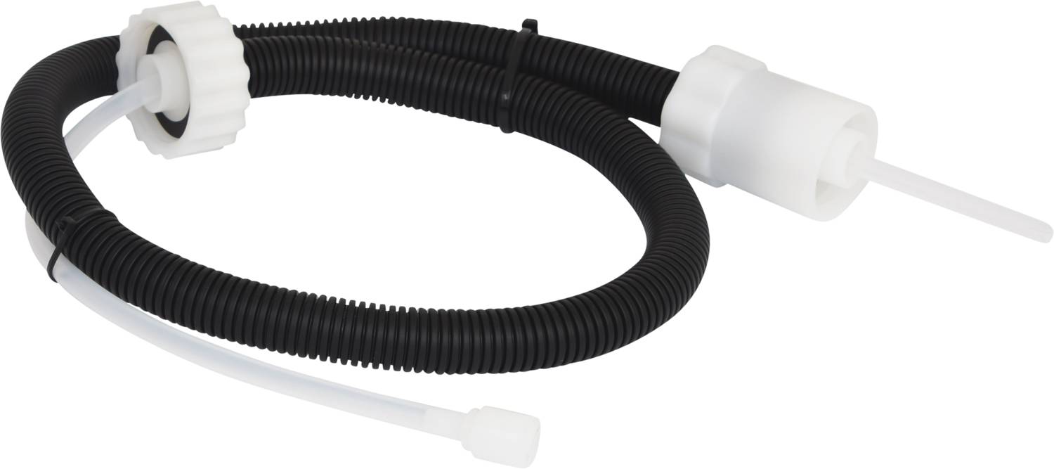 Czarny, elastyczny wąż z tworzywa sztucznego z białymi złączkami i dyszami natryskowymi na obu końcach. Odpowiedni do transportu płynów.