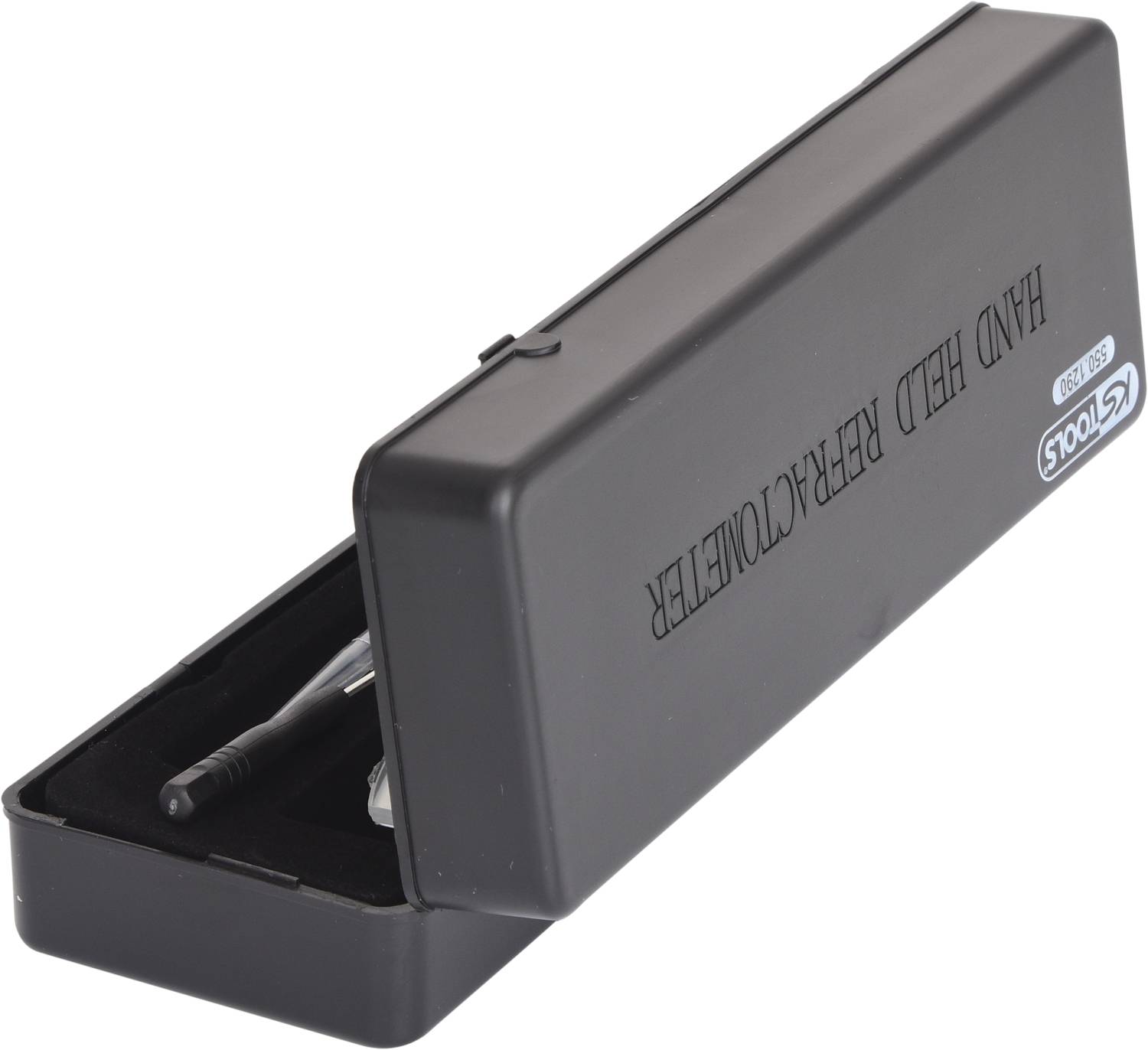 Czarny plastikowy futerał z napisem 'HAND HELD REFRACTOMETER'. Zawiera ręczny refraktometr.