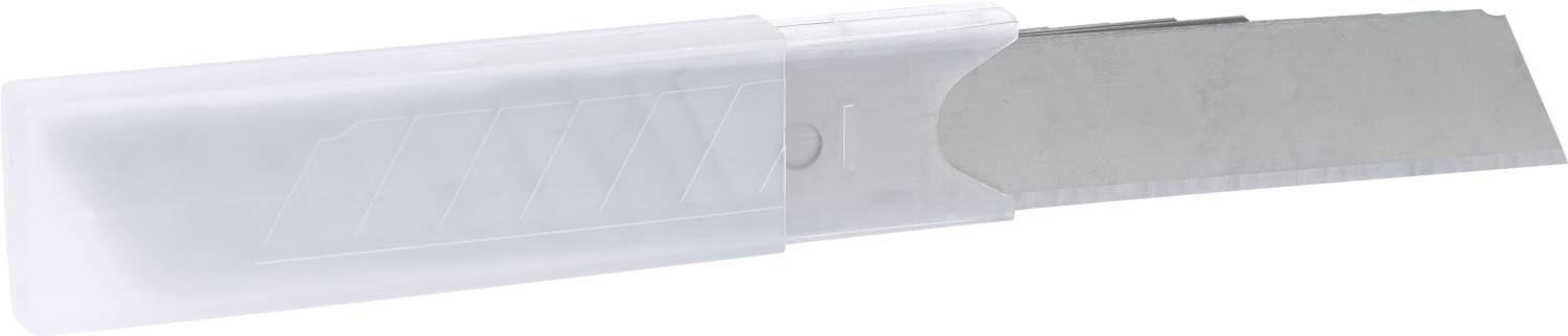 Zapasowy zestaw ostrzy do noża do dywanów, składający się z kilku srebrnych ostrzy w przezroczystym opakowaniu z tworzywa sztucznego.