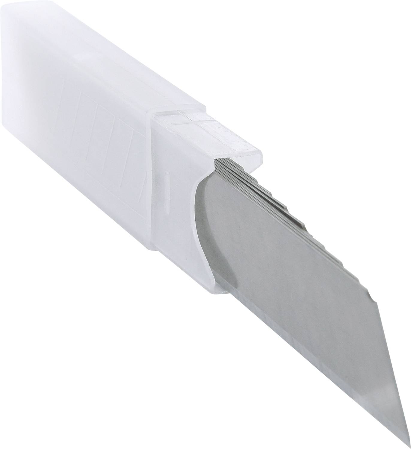 Białe plastikowe pudełko z kilkoma zapasowymi ostrzami do skalpela. Ostrza są ułożone w stos i częściowo widoczne.