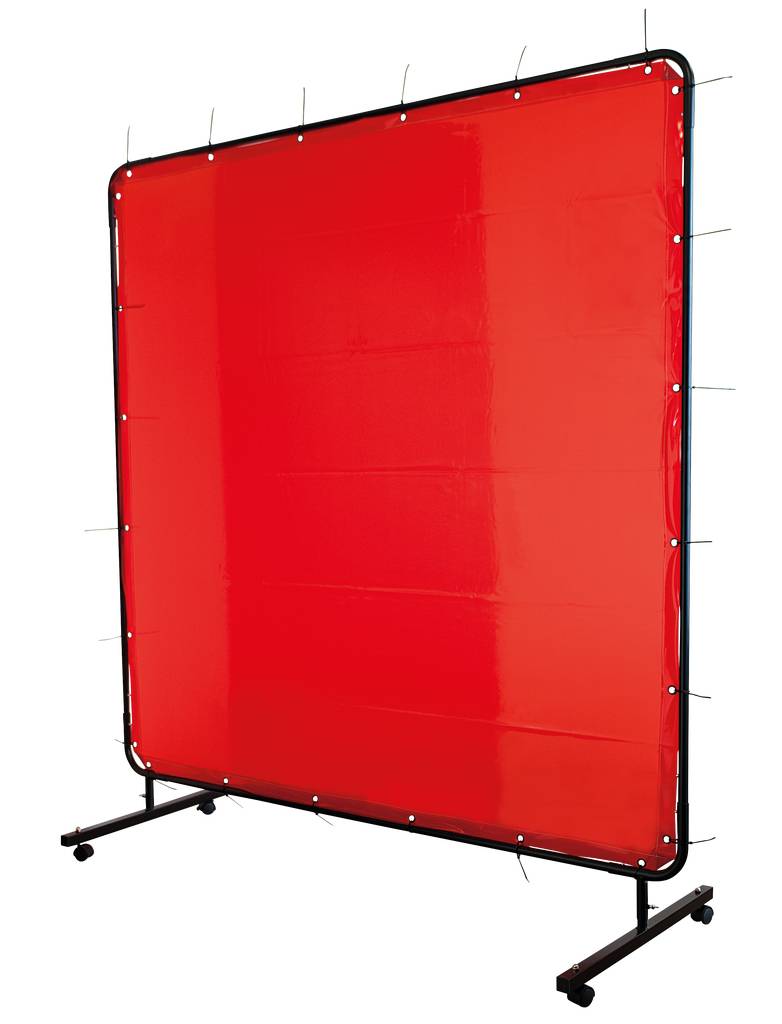 Czerwona tarcza ochronna na czarnej metalowej ramie z kółkami, używana do zabezpieczania stref roboczych.