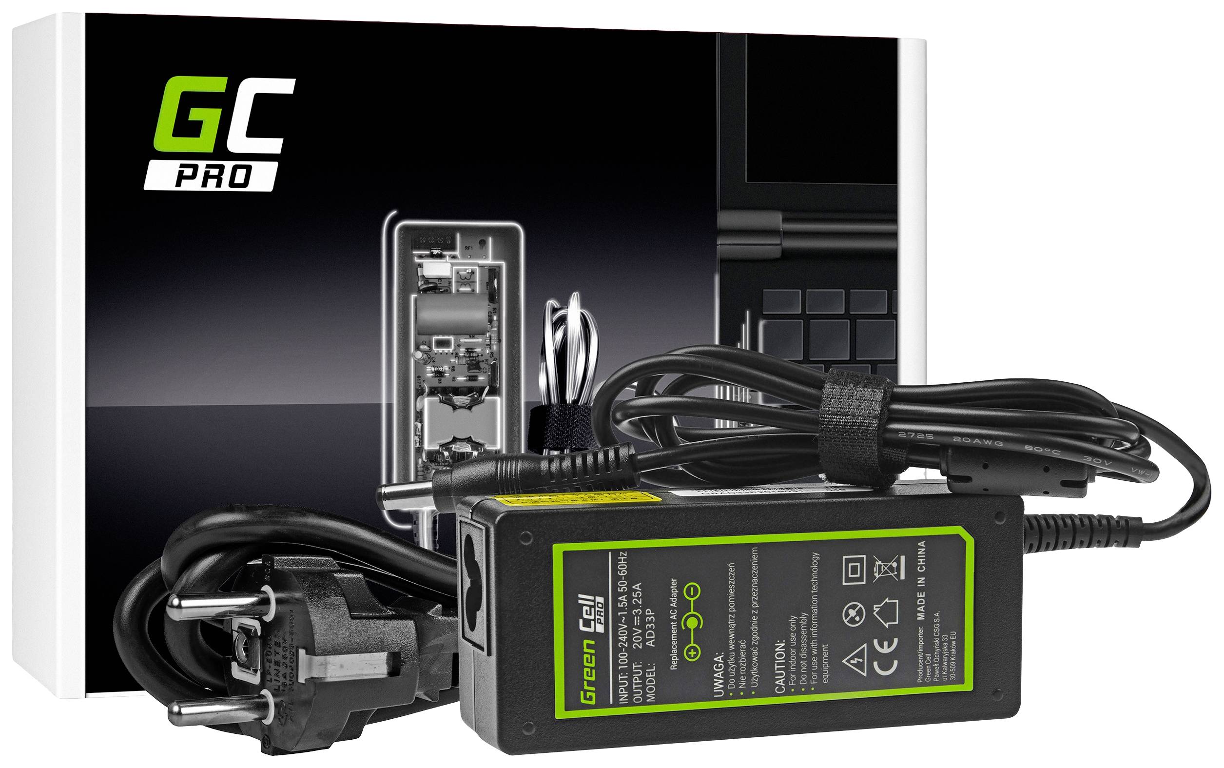Ładowarka do laptopa z wtyczką sieciową i przewodem leży przed opakowaniem z napisem 'GC PRO'.