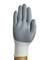 Szary rękawic roboczy nałożony na dłoń. Rękawica chroni przed zagrożeniami mechanicznymi i jest przeznaczona do użytku przemysłowego.