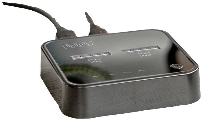 Zewnętrzna stacja dokująca do dysków twardych z dwoma slotami, oznaczona etykietami 'Source HDD1' i 'Target HDD2', wyposażona w wskaźniki statusu i podłączone kable.