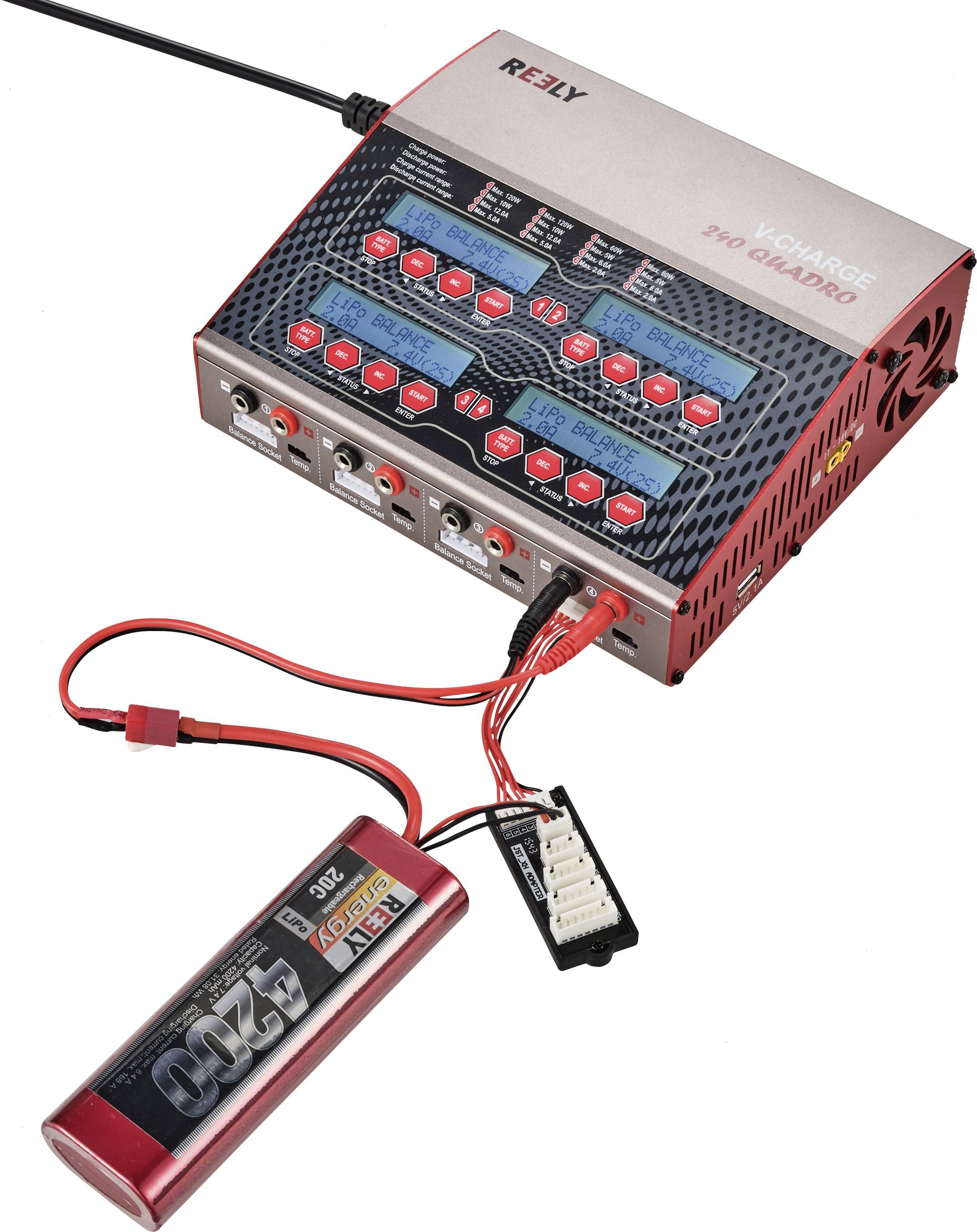 'Ładowarka z wyświetlaczem cyfrowym i podłączoną baterią. Podłączone są różne kable. Oznaczenie: Reely.'