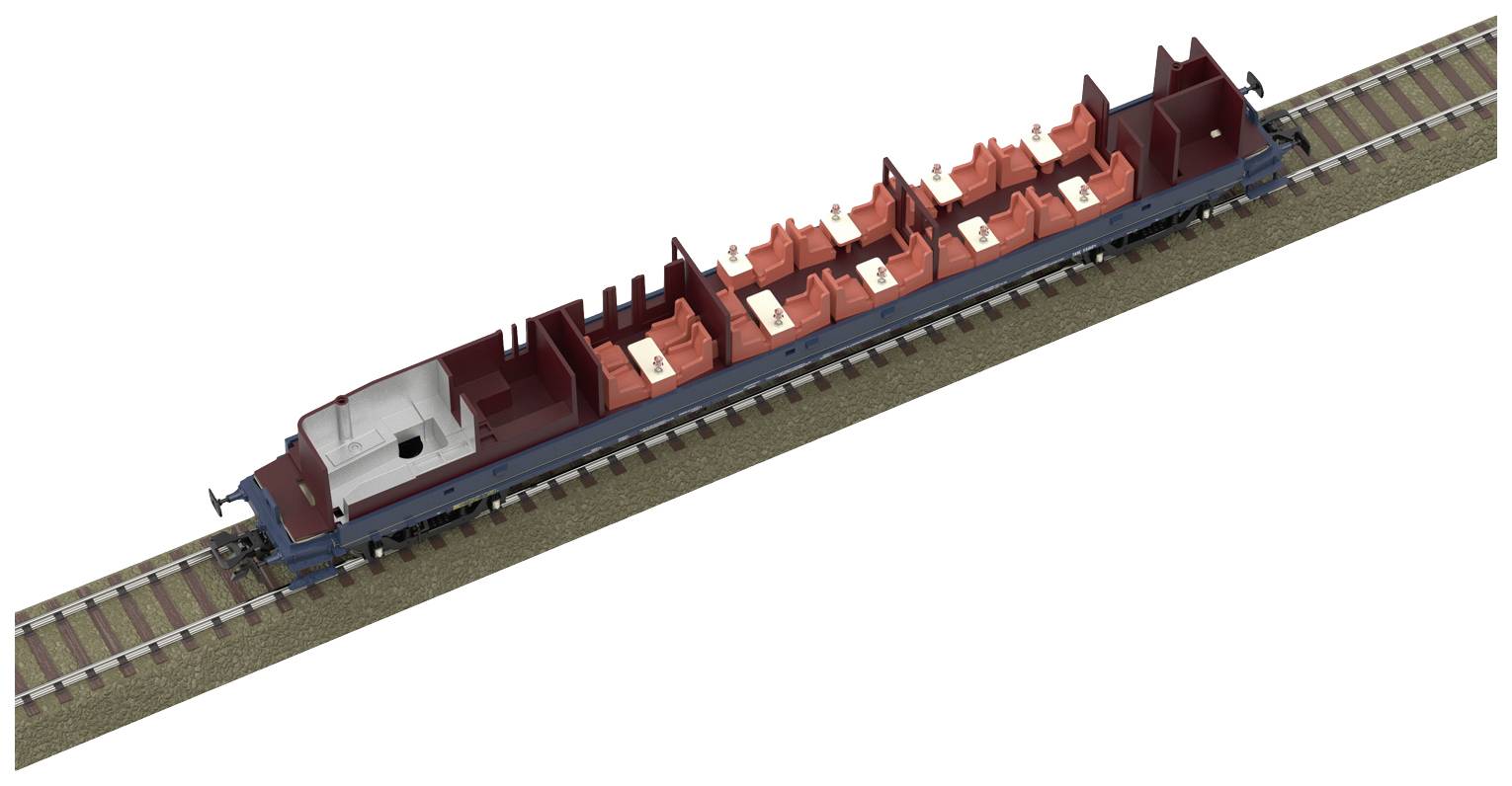 Czerwona, pusta lokomotywa towarowa bez dachu jedzie po torach kolejowych.