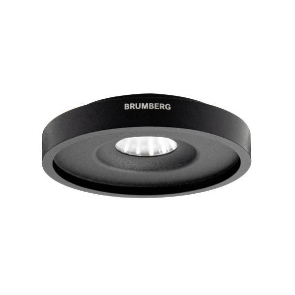 Czarne, okrągłe podtynkowe źródło światła z napisem 'BRUMBERG', prezentujące centralne źródło światła LED.