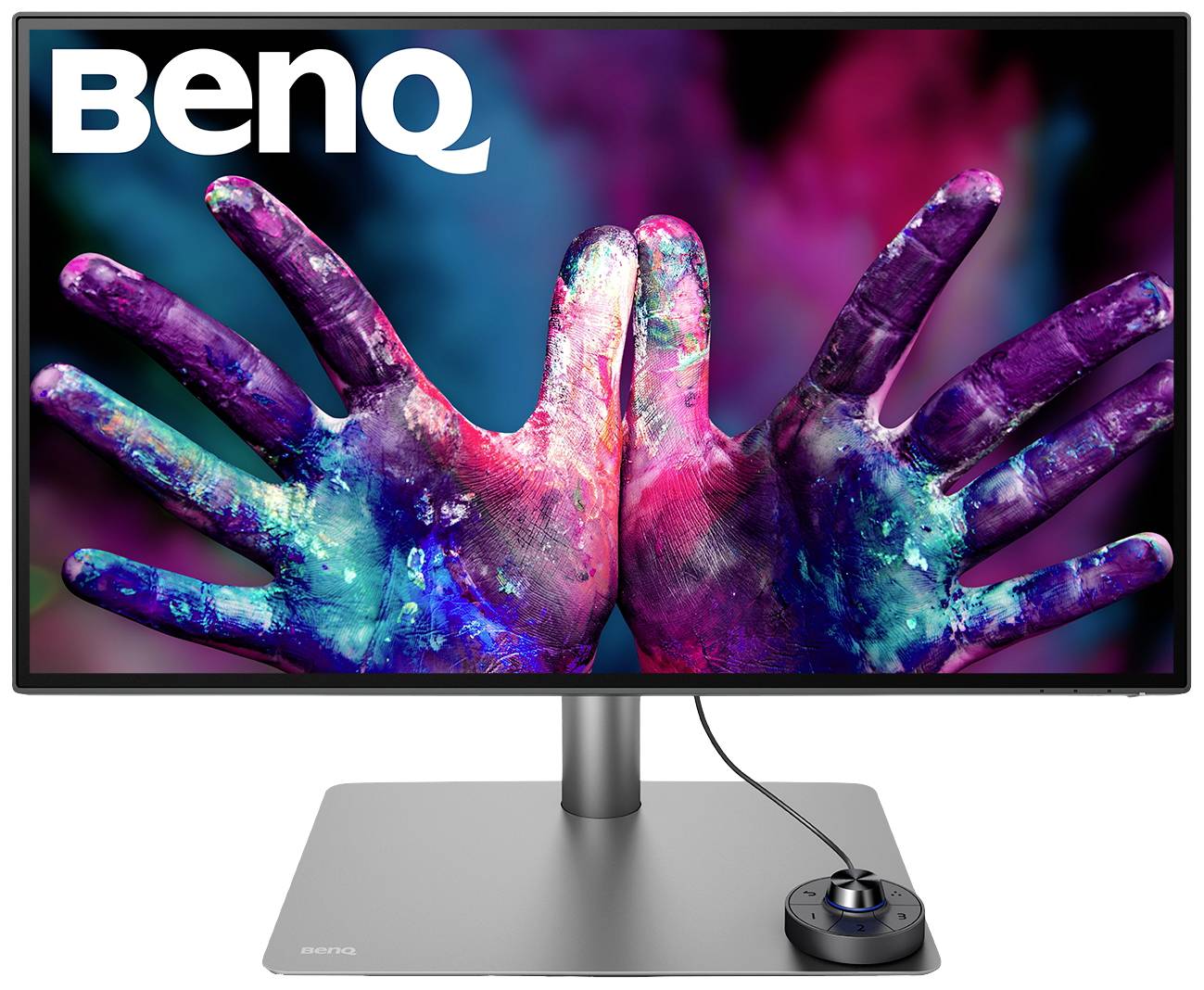 Monitor z logo BenQ wyświetla dwie kolorowe, farbą pokryte dłonie, sugerujące kreatywny i artystyczny motyw.