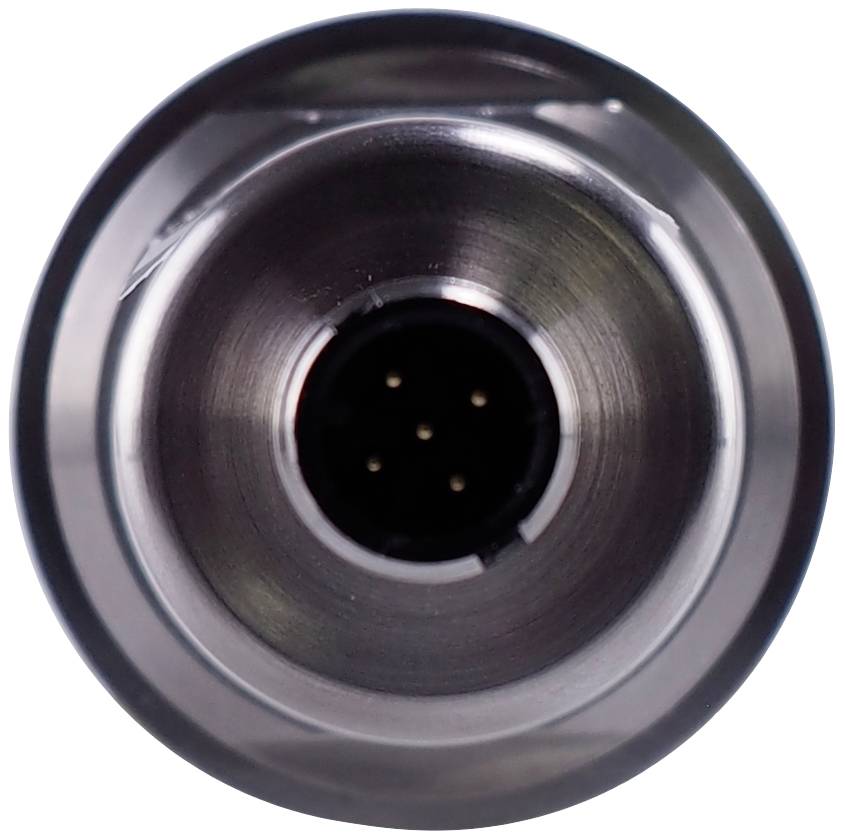 Okrągłe metalowe złącze wtykowe z wieloma stykami wewnątrz, widok z przodu.