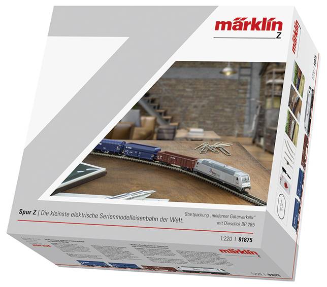 Zestaw pociągu modelarskiego firmy Märklin w skali 1:220 przedstawiający nowoczesny pociąg towarowy z lokomotywą dieselowską BR 285, oznaczony jako Spur Z.
