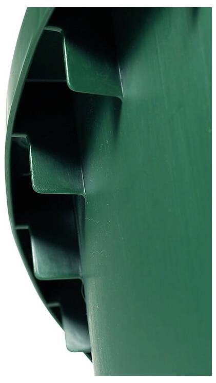 Zbliżenie boku zielonego plastikowego pojemnika z widocznymi zębiasto podobnymi wałkami, sugerującymi, że jest to część mechanizmu pokrywki.