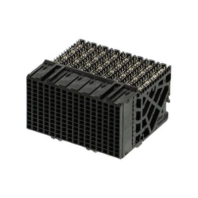 Czarny elektroniczny złącze wtykowe z wieloma pionowymi stykami metalowymi, przeznaczone do zastosowań przemysłowych.