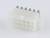 Biały, prostokątny wtyk plastikowy z wieloma stykami metalowymi, używany do połączeń elektronicznych.