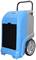 Niebieski osuszacz powietrza z uchwytem i dużymi kołami, przeznaczony do mobilnego użycia w różnych środowiskach.