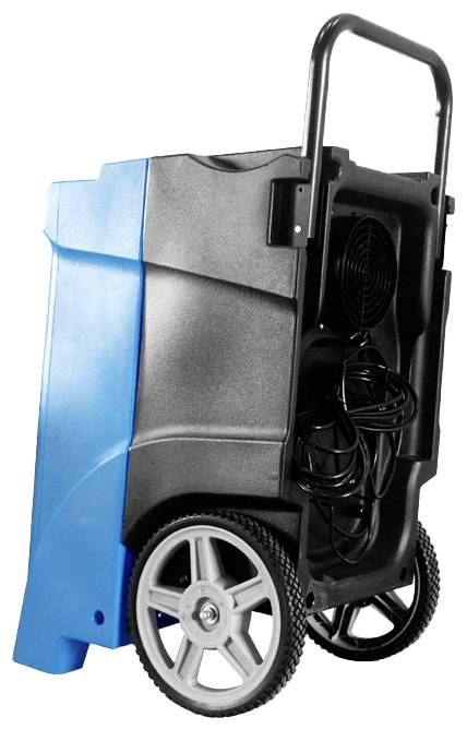 Przemysłowy osuszacz powietrza z niebieską obudową z tworzywa sztucznego, dwoma dużymi kołami i czarną rączką. Przewód elektryczny z tyłu urządzenia.