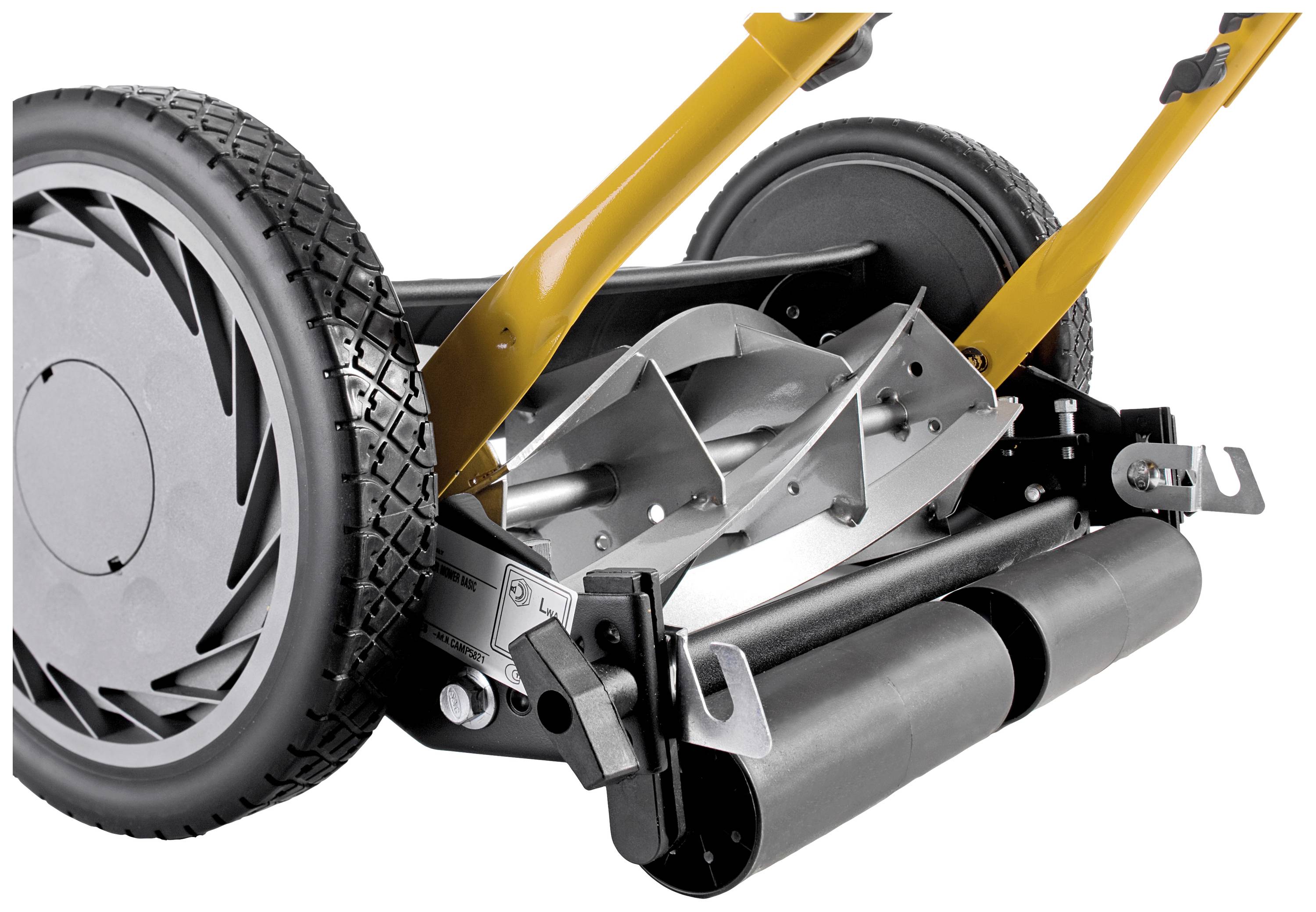 Zbliżenie kosiarki widzianej od spodu, ukazujące ostrza i podwójny bęben, które zapewniają precyzyjne koszenie.