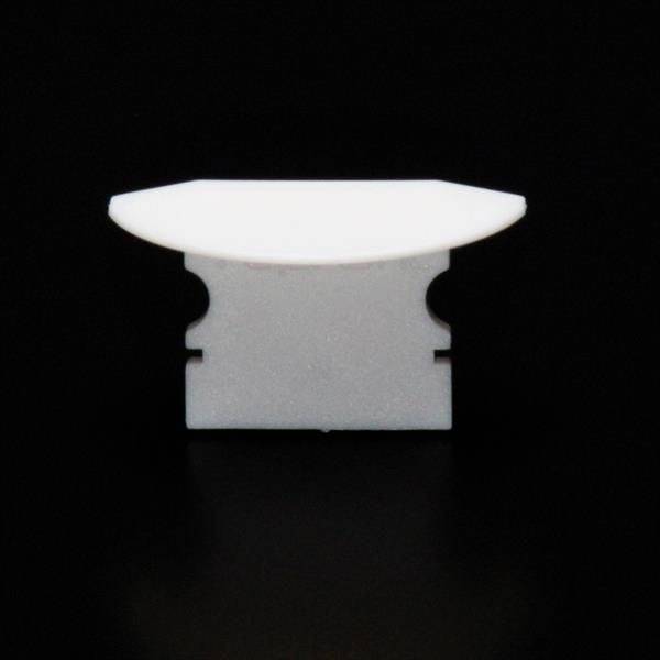 Białe ostrze żyletki ustawione pionowo na czarnym tle, gdzie podkreślono czyste wzornictwo i ostrość.