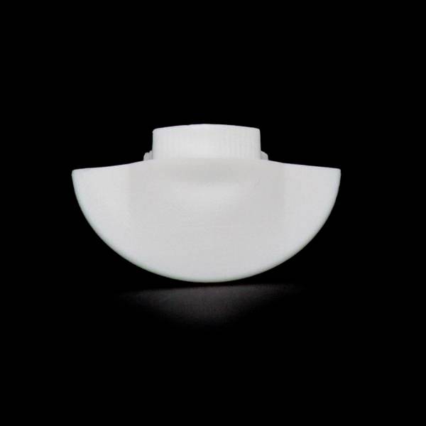 Biały, półokrągły przycisk o żebrowanej powierzchni na czarnym tle; prawdopodobnie element jakiegoś urządzenia.