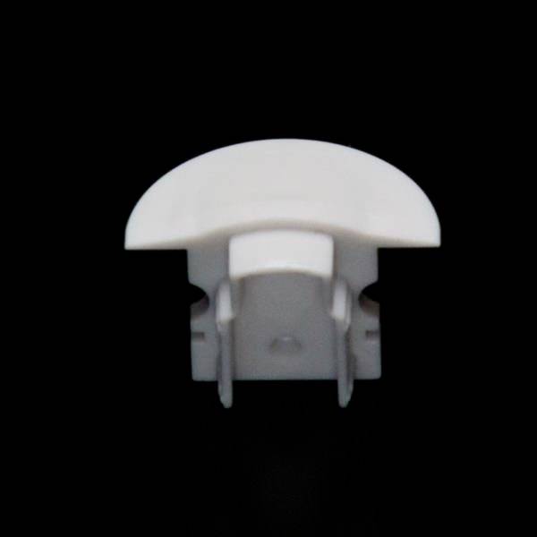 Biała plastikowa zaślepka końcowa na czarnym tle, najprawdopodobniej służąca do zakrywania otwartych końców szyny montażowej.