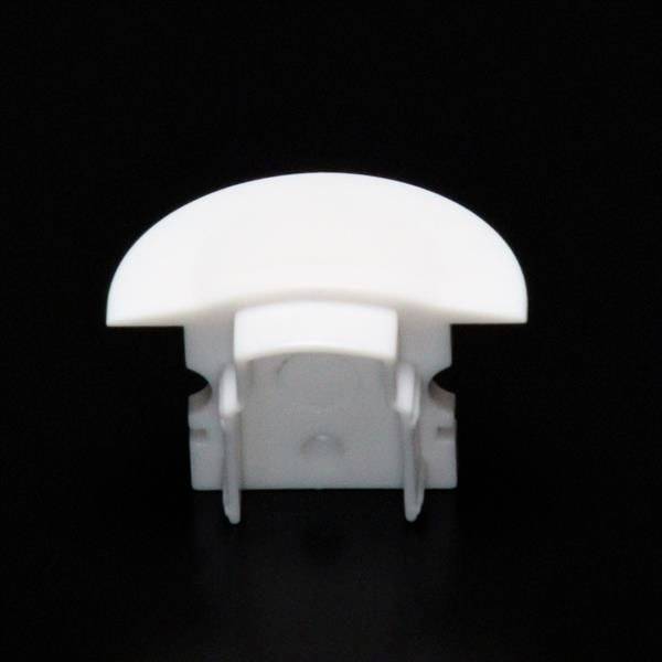 Mały, biały plastikowy zacisk na czarnym tle. Górna część w kształcie półksiężyca, odpowiednia do mocowania kabli.