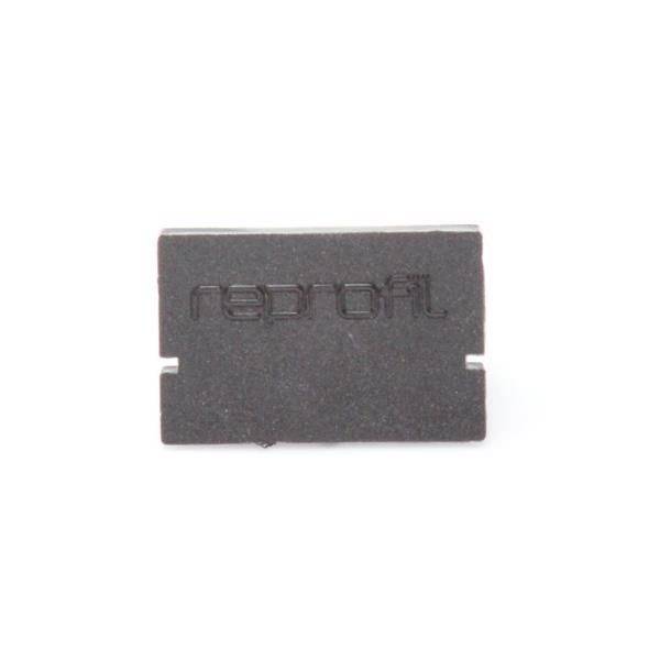 Czarna plastikowa nakładka z wytłoczonim napisem 'reprorfil' pośrodku.