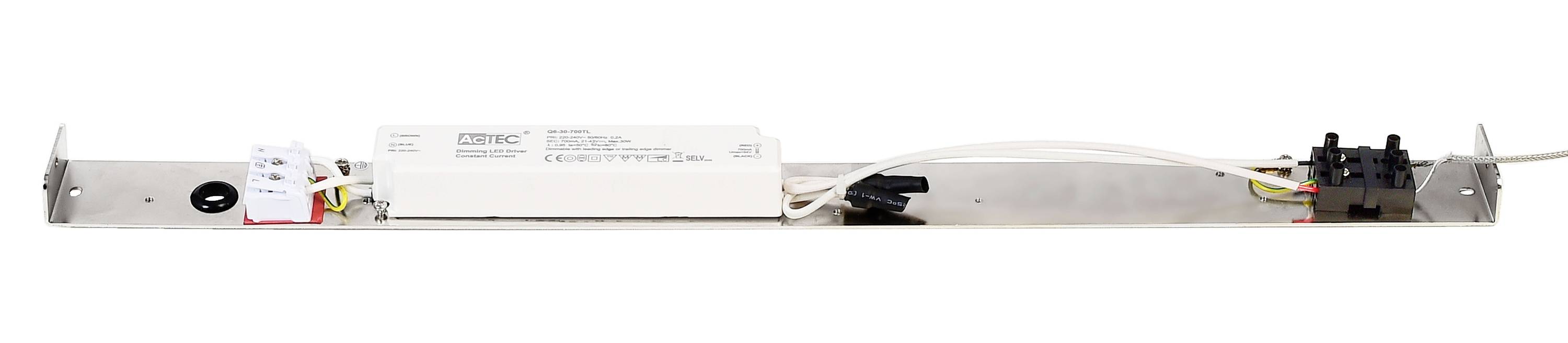 Srebrzysta metalowa płytka z komponentami elektronicznymi, okablowaniem i białym urządzeniem elektrycznym, prawdopodobnie zasilaczem.