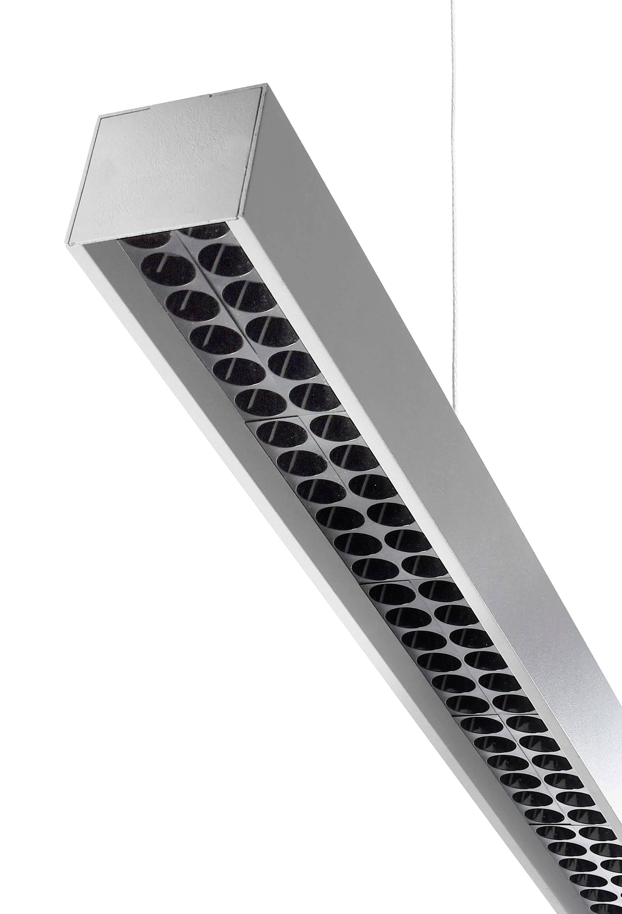 Nowoczesny, prostokątny panel LED wisi suficie, wyposażony w rząd okrągłych soczewek zapewniających równomierne rozproszenie światła.