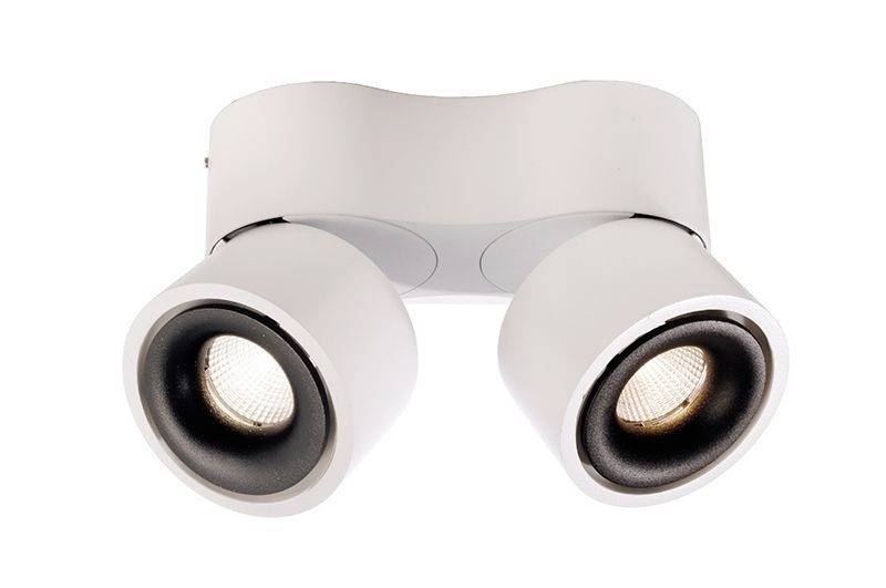 Biała lampa sufitowa z dwoma okrągłymi, regulowanymi reflektorami, idealnie dopasowana do nowoczesnych wnętrz. Reflektory zapewniają precyzyjne, ukierunkowane światło.