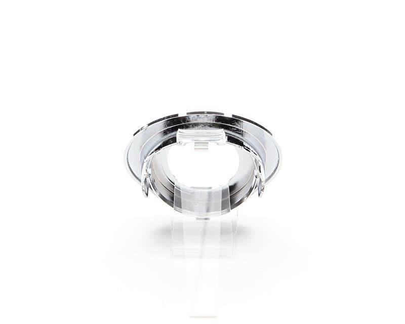 Przezroczysty pierścień z tworzywa sztucznego na przezroczystym stojaku na białym tle.