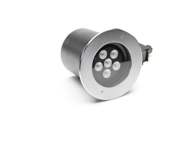 Okrągła, srebrna lampa LED z pięcioma żarówkami, zintegrowana w obudowie. Odpowiednia do użytku na zewnątrz lub pod wodą.