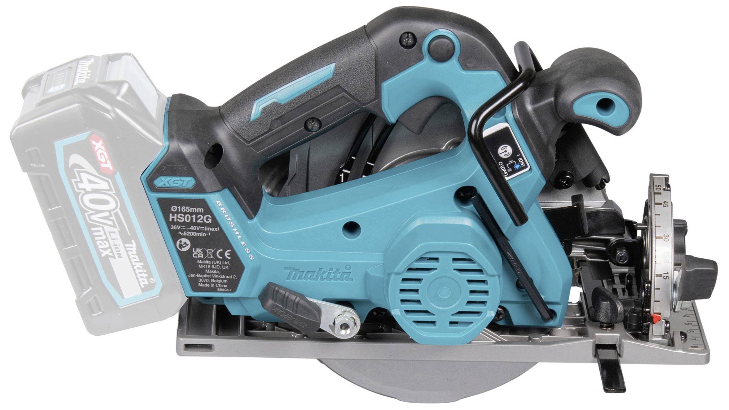 Akumulatorowa ręczna pilarka tarczowa w kolorze turkusowym i czarnym, prezentowana z boku. Wydajne narzędzie, idealne do precyzyjnej obróbki drewna.