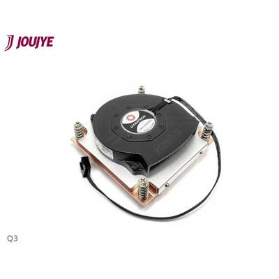 Kwadratowy wentylator z czterema piórami na radiatorze. W lewym górnym rogu widoczne jest logo 'JOUJYE'.