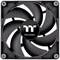 Czarny wentylator komputerowy z logo 'thermaltake' pośrodku. Wentylator posiada kilka zakrzywionych łopatek.