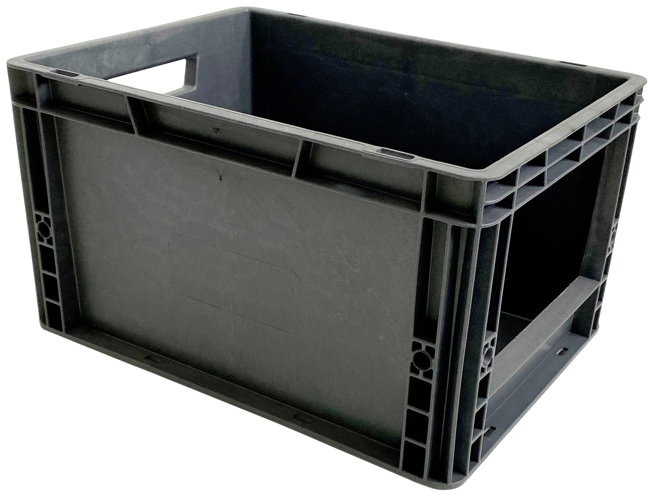 Pusta, czarna plastikowa skrzynka z otwartymi uchwytami, odpowiednia do transportu lub przechowywania przedmiotów.