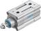 Pneumatyczny cylinder Festo z metalową obudową i niebieskimi akcentami. Stosowany w zastosowaniach zautomatyzowanych.