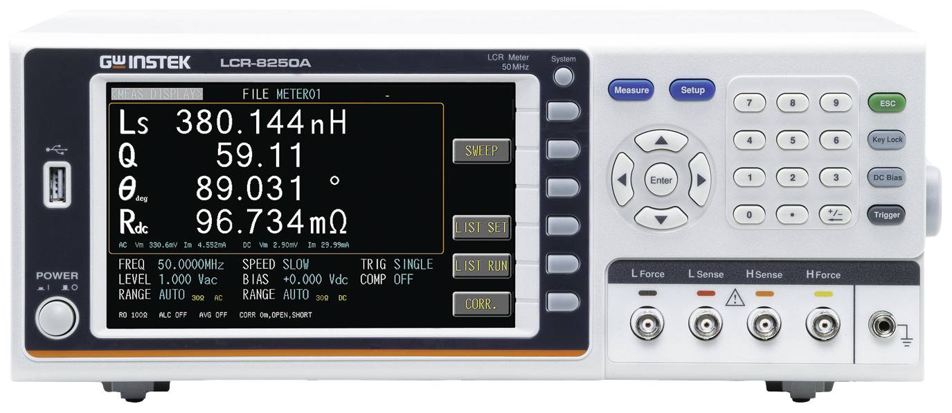 Miernik LCR wyświetla wartości pomiarowe 'Ls: 380,144 nH', 'Q: 89,031' oraz 'Rd: 96,734 mΩ'. Widoczne są przyciski i złącza.