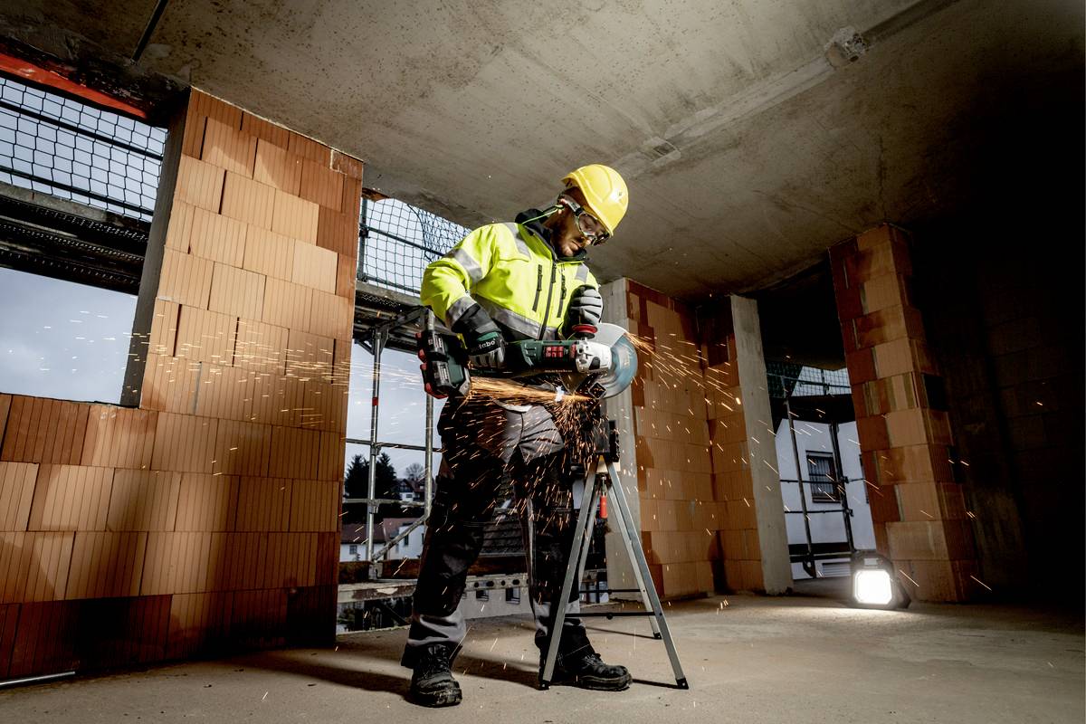 Акумуляторна кутова шліфувальна машина Metabo WPB 36-18 LTX BL 24-230 Quick 613103840