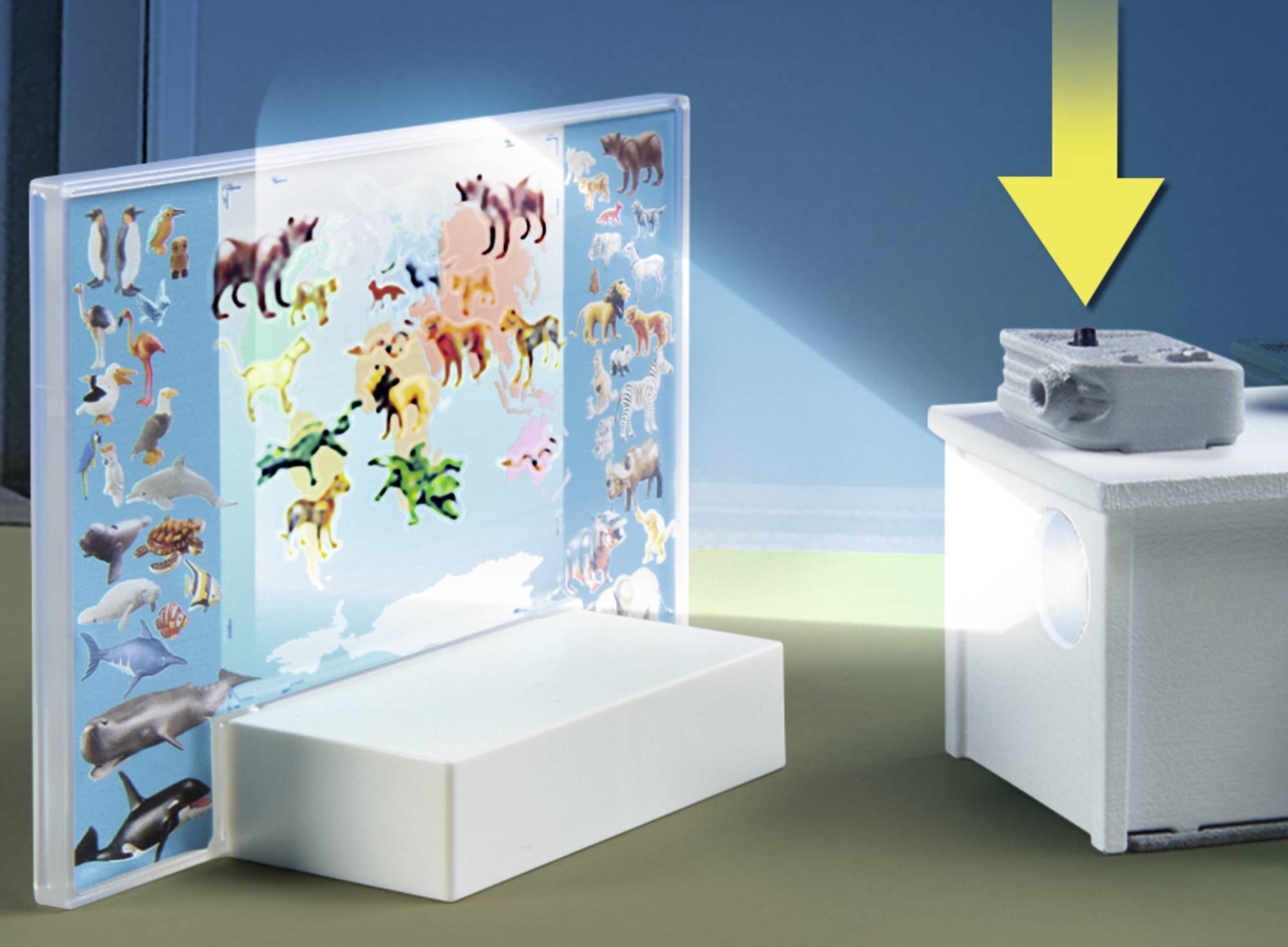 Projektor rzuca obraz krajobrazu wodnego pełnego zwierząt na ścianę. Żółta strzałka wskazuje na projektor.