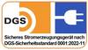 Logo 'DGS' z symbolem wtyczki. Tekst: 'Bezpieczne urządzenie do wytwarzania energii elektrycznej zgodne z normą bezpieczeństwa DGS 0001:2022-11'.