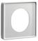 Biała kwadratowa ramka maskująca z owalnym wycięciem pośrodku, stosowana do gniazdek lub włączników.