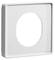 Biały kwadratowy ramka z tworzywa sztucznego z owalnym wycięciem pośrodku, odpowiednia do osłon gniazdek lub włączników.